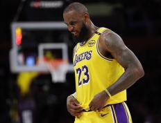 詹姆斯到哪里，哪里就有冠军！他每次可能离队都选择留队！