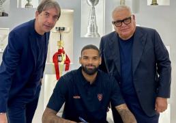 官方：莱切签下杜塞尔多夫中卫西伯特，据悉转会费总额550万欧