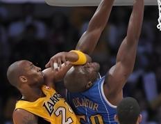 夸梅·布朗：如果碰科比一下，可能被他肘击到牙痛！