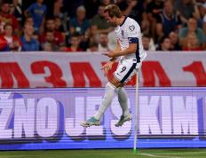 （体育）足球——世预赛：英格兰胜塞尔维亚