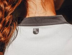 复古(gǔ)与潮流融合！美因茨05新客场球衣发佈(bù)，或成日常(cháng)穿搭新宠