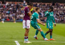 （体育(yù)）足(zú)球——英超：利物浦胜伯恩利