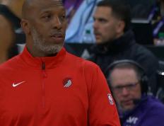 波特(tè)兰开拓者将罗伯特(tè)-威廉姆斯提拔为首发中锋