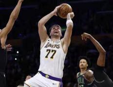 洛杉矶湖人在主场以133-121大胜新奥尔良鹈鹕 收获7连胜