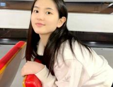 封神！乒乓球世界杯亚军美到犯规，雪肤花貌惊艳全网，颜值实力并存的“双冠王”