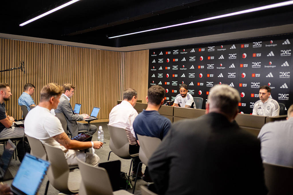 竞彩(cǎi)湃｜曼聯(lián)阿森纳全新亮(liàng)相，大巴黎做(zuò)客能否轻取(qǔ)弱旅？