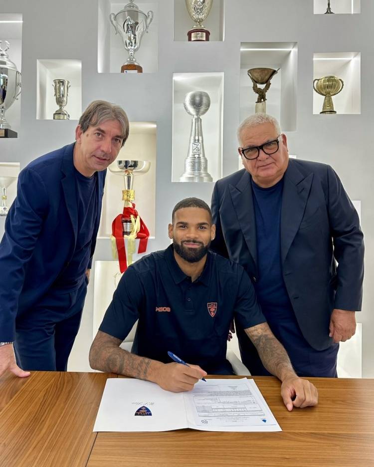 官方：莱切签下杜塞尔多夫中卫西伯特，据悉转会费总额550万欧