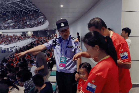 “苏超”拼尽全力 苏州公安共赴热爱