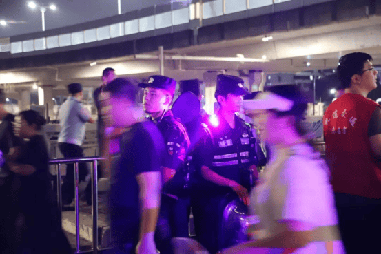 “苏超”拼尽全力 苏州公安共赴热爱