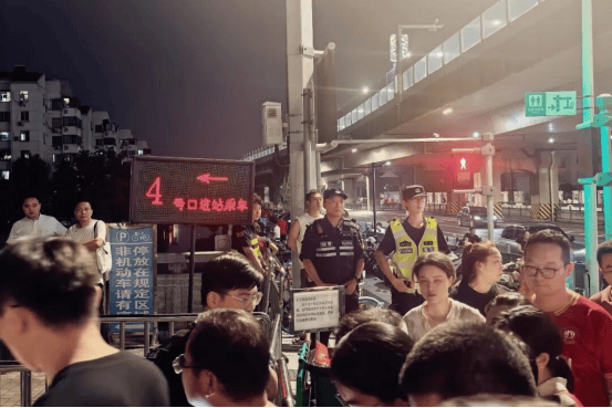 “苏超”拼尽全力 苏州公安共赴热爱