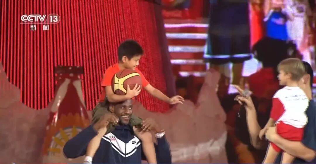 詹(zhān)姆斯:中国年輕(qīng)人热爱籃(lán)球,而且越(yuè)来越(yuè)优秀!