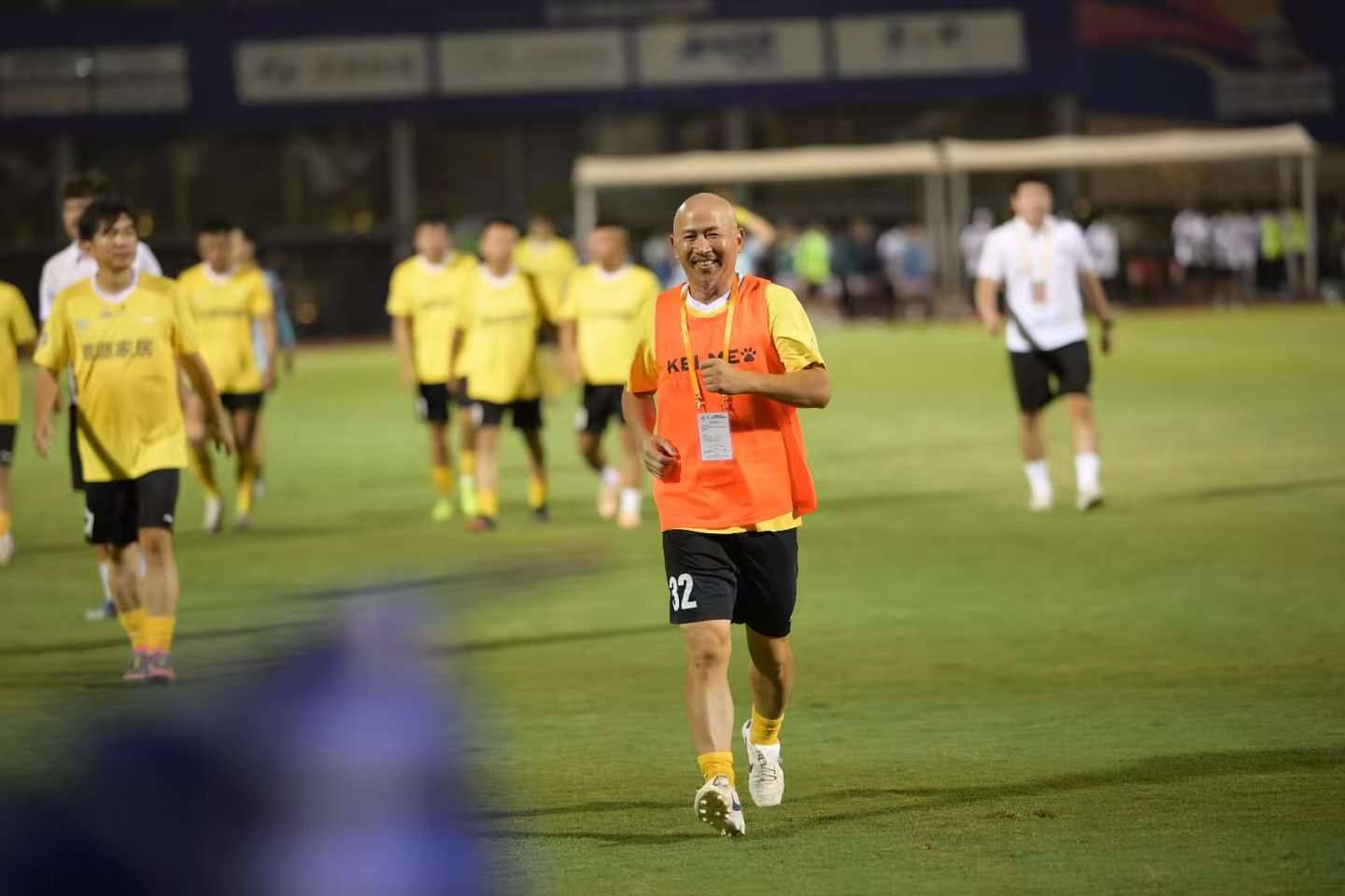 “漢(hàn)超”来了个村(cūn)支书：6年前(qián)他(tā)带村(cūn)民辦(bàn)“村(cūn)超”