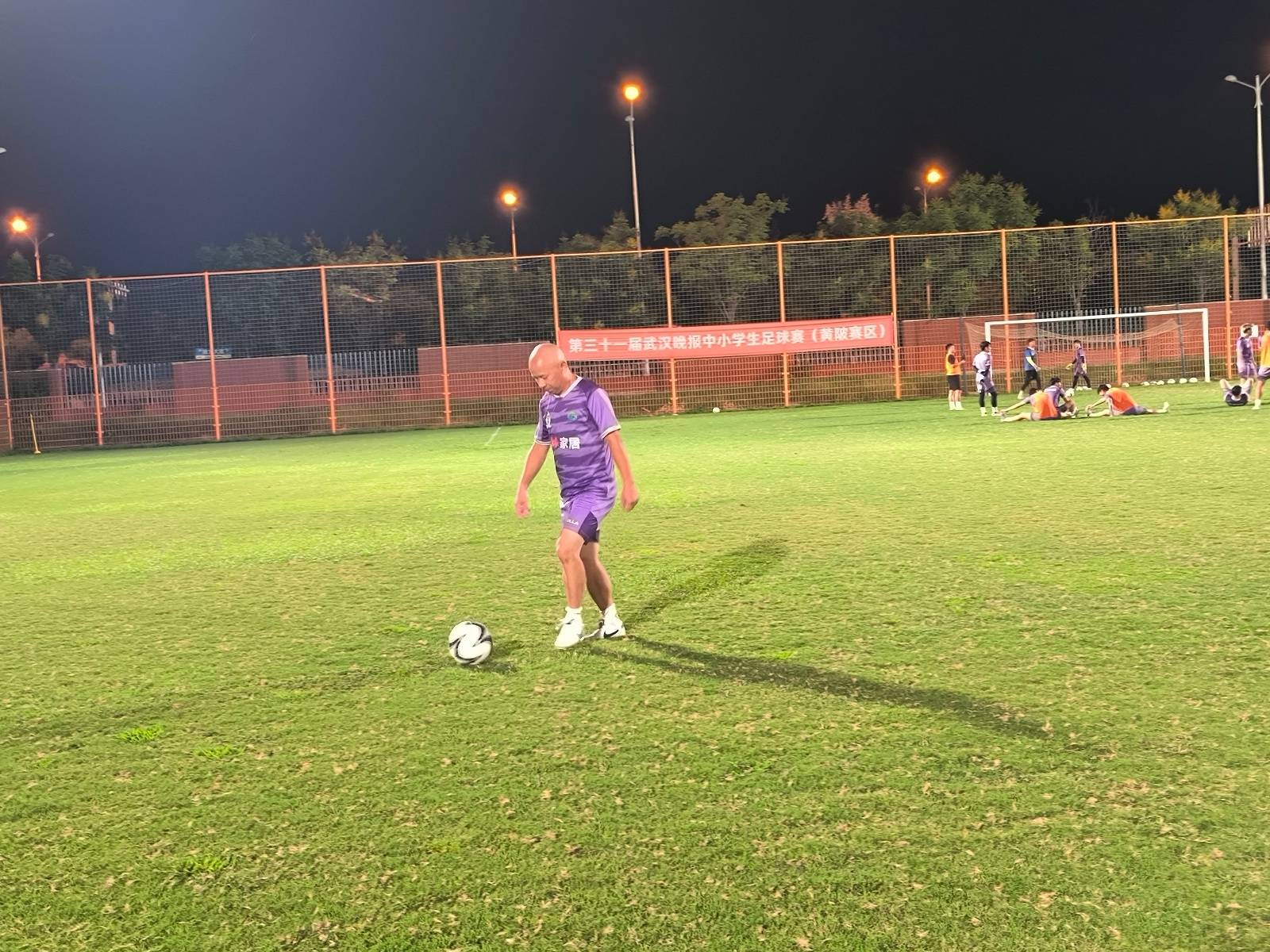 “漢(hàn)超”来了个村(cūn)支书：6年前(qián)他(tā)带村(cūn)民辦(bàn)“村(cūn)超”