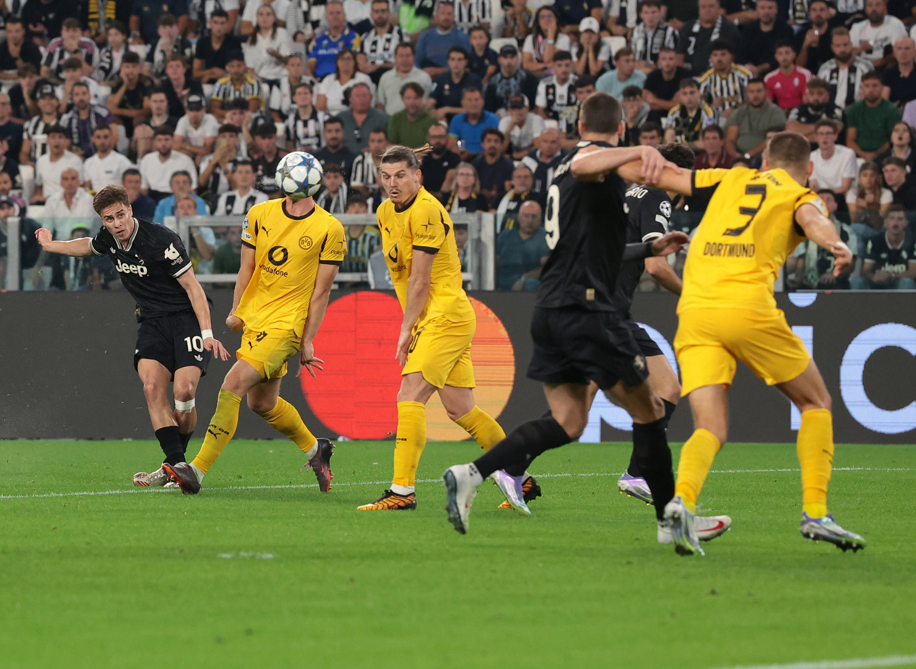 （体育）足球——歐(ōu)冠：尤文图斯(sī)平多特矇(méng)德