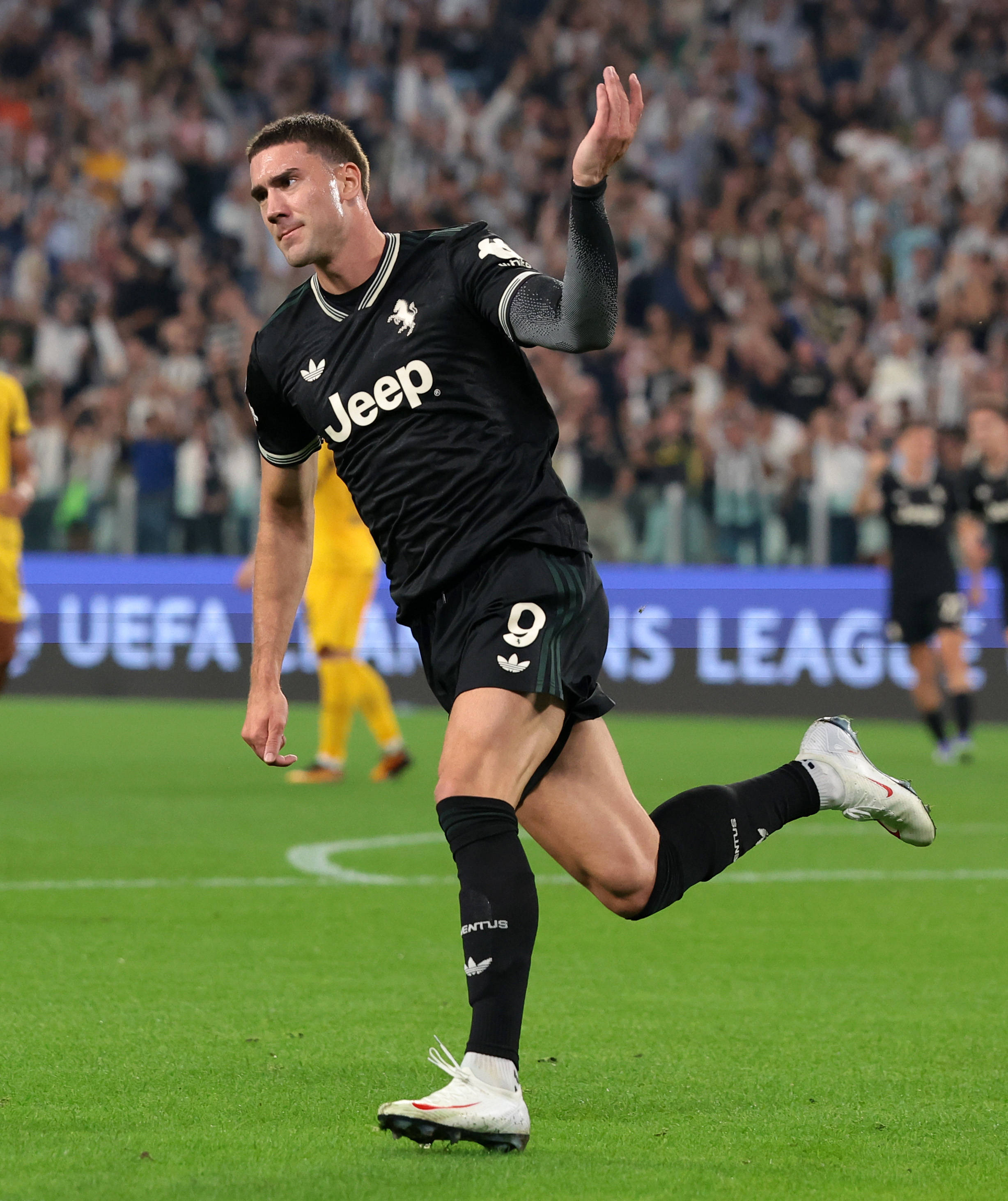 （体育）足球——歐(ōu)冠：尤文图斯(sī)平多特矇(méng)德