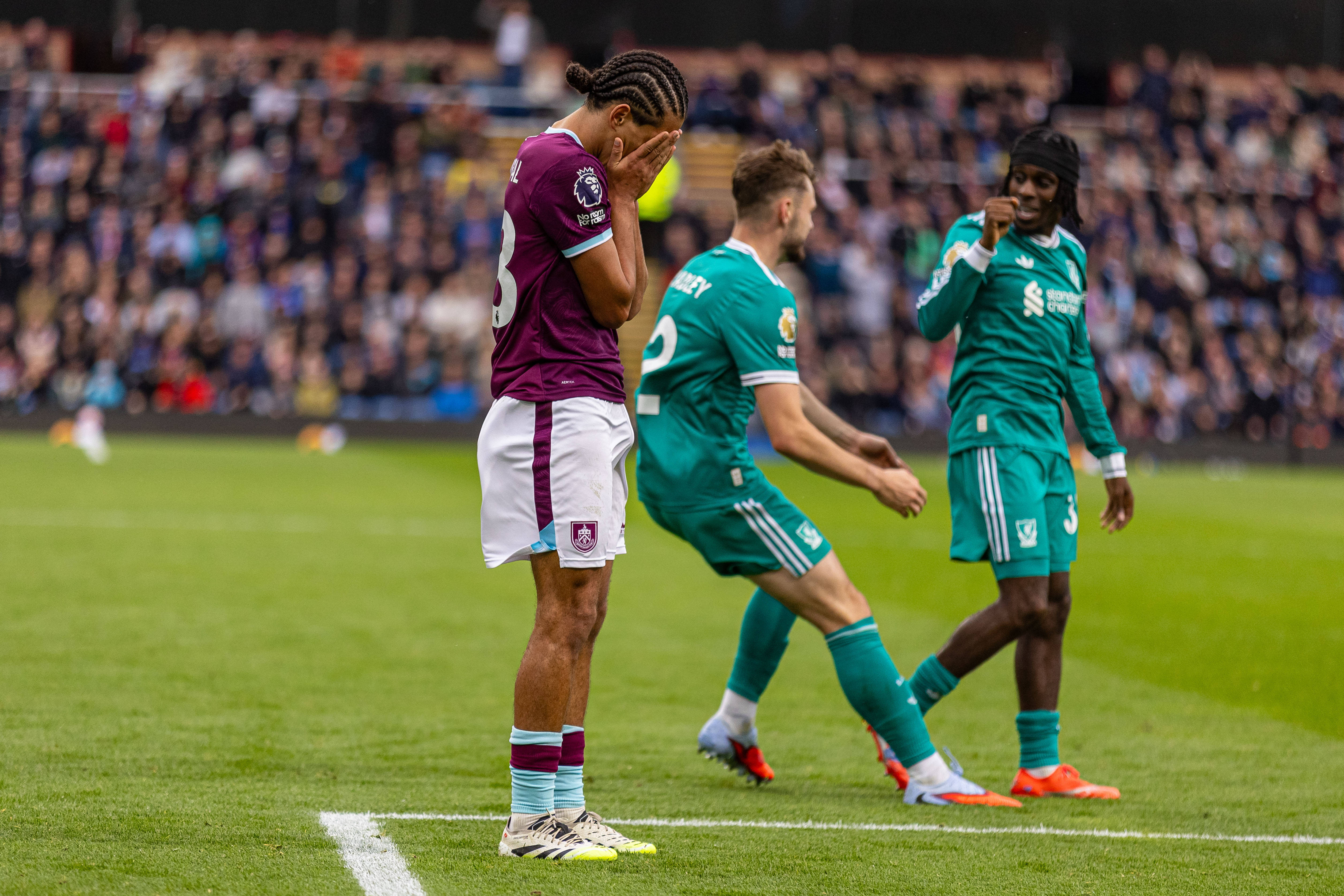 （体育(yù)）足(zú)球——英超：利物浦胜伯恩利