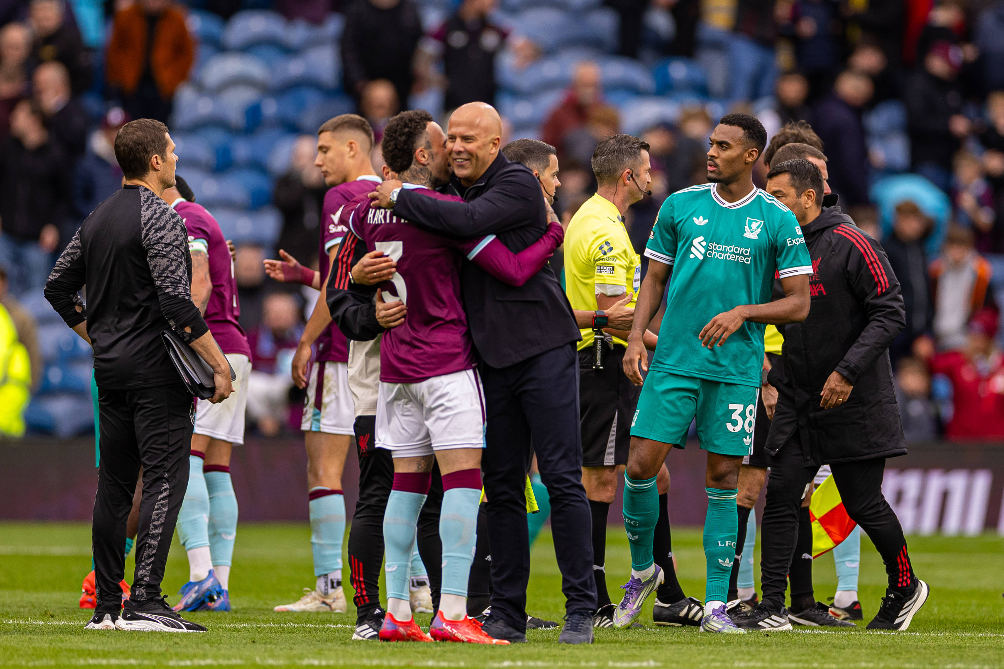 （体育(yù)）足(zú)球——英超：利物浦胜伯恩利