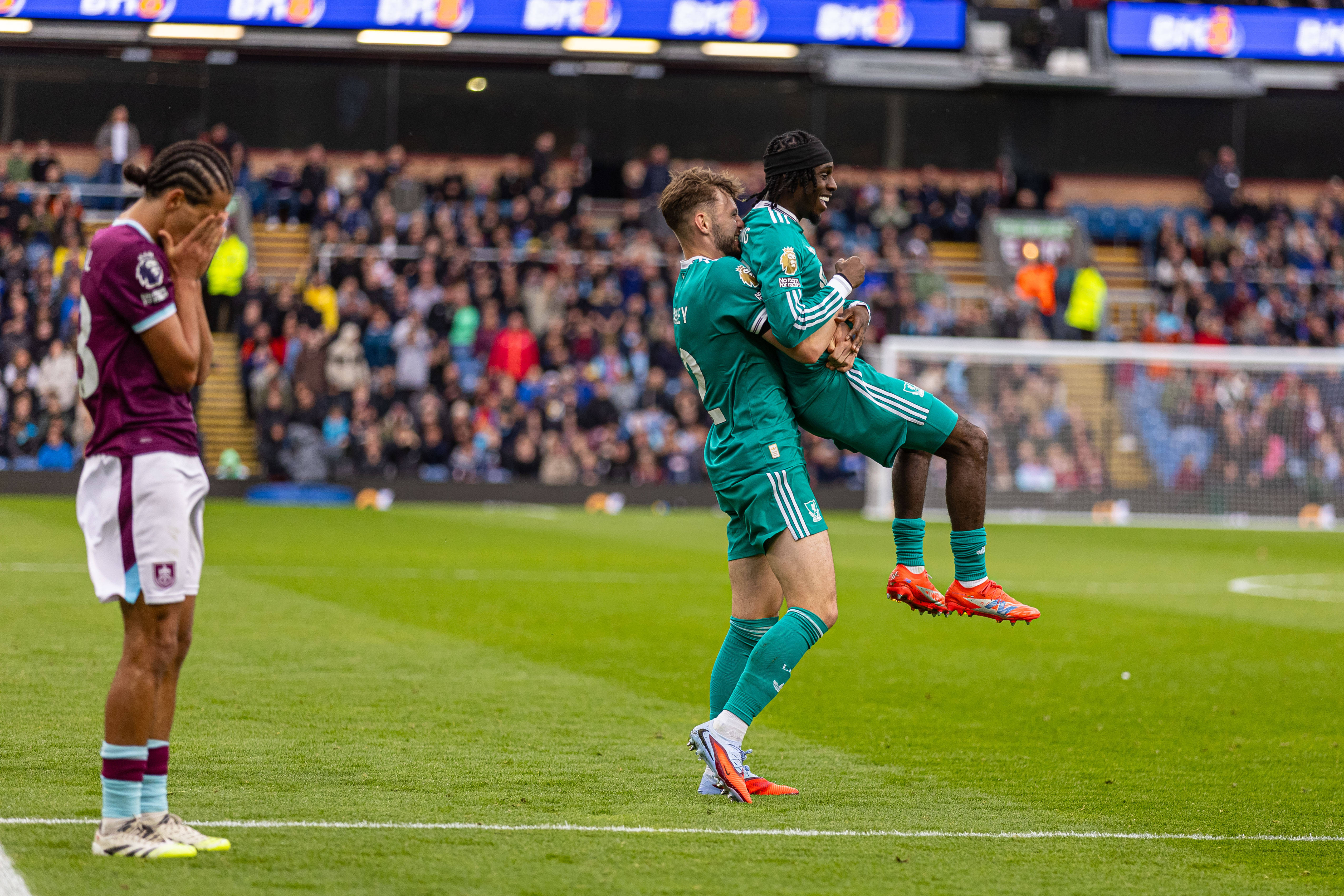 （体育(yù)）足(zú)球——英超：利物浦胜伯恩利