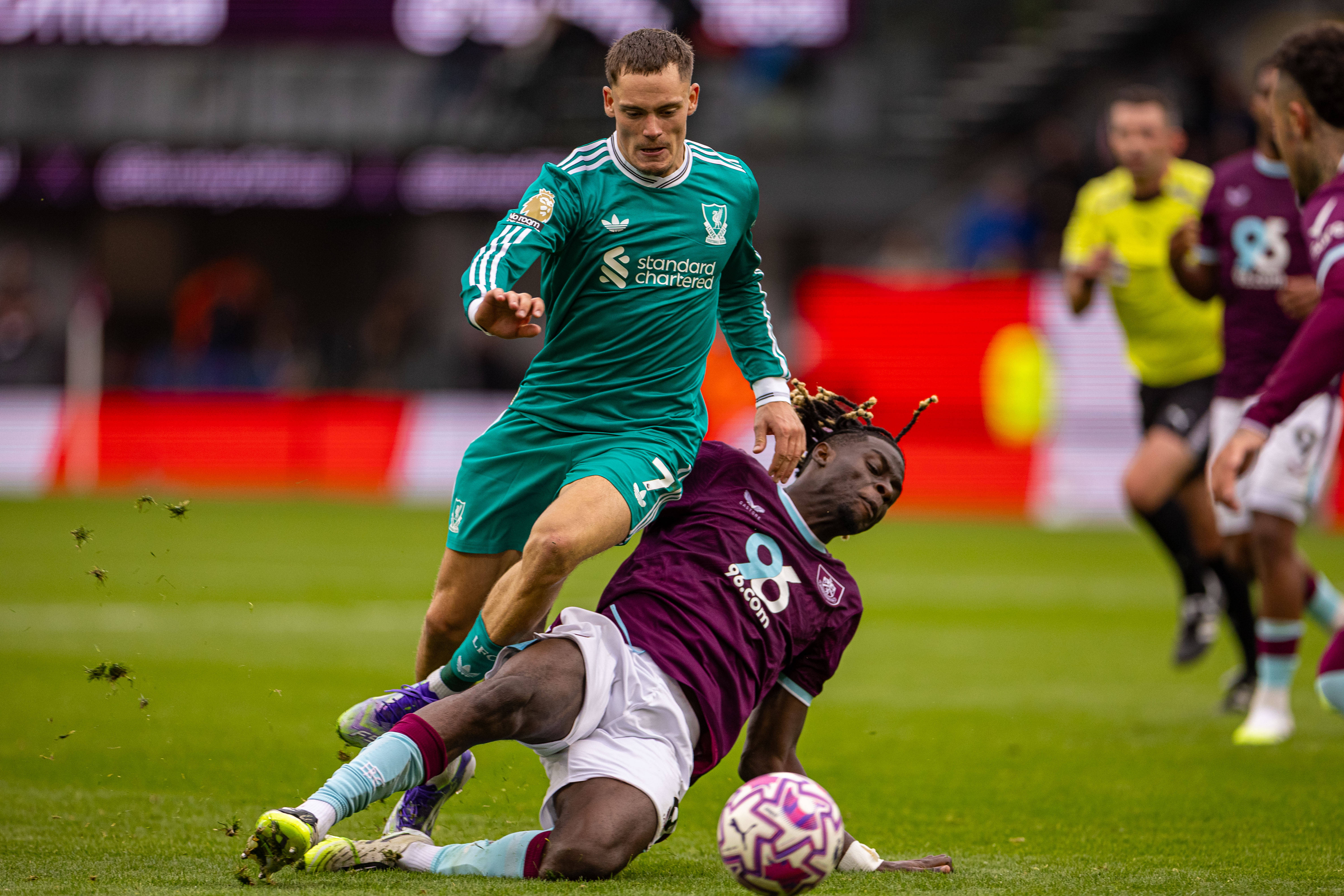 （体育(yù)）足(zú)球——英超：利物浦胜伯恩利