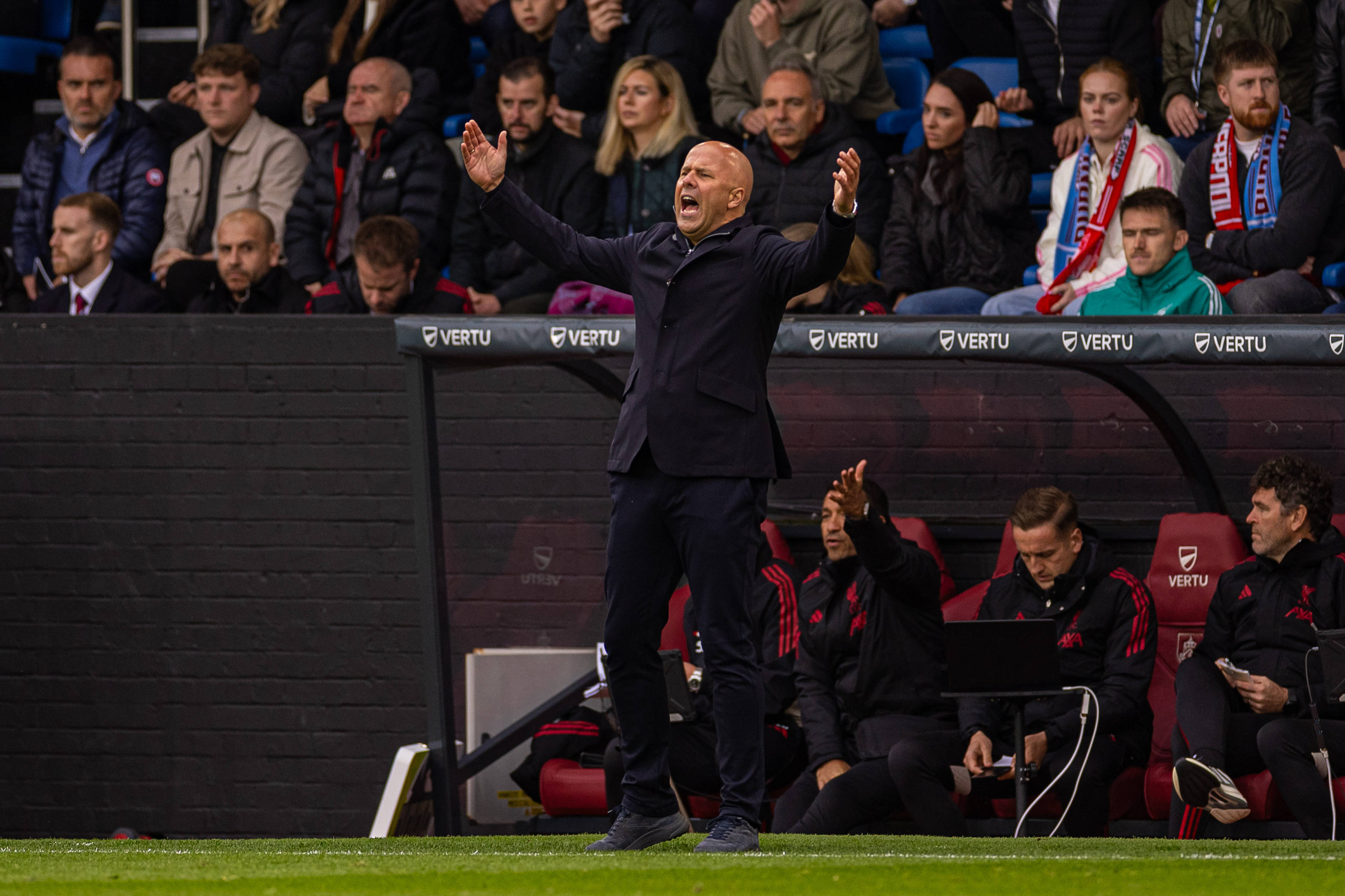 （体育(yù)）足(zú)球——英超：利物浦胜伯恩利