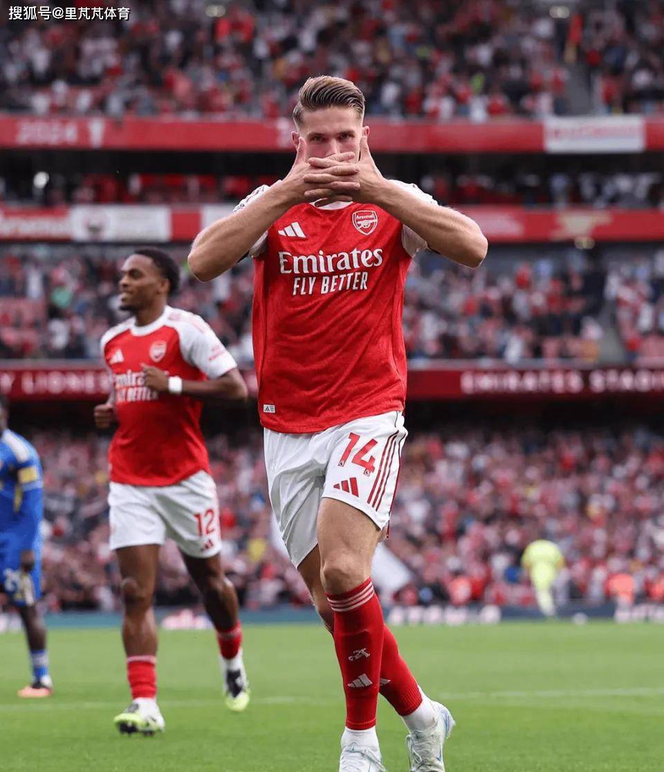 阿森纳成功(gōng)登顶:解說(shuō)员“鸡蛋挑骨头”,指(zhǐ)出阵容里最(zuì)弱一環(huán)