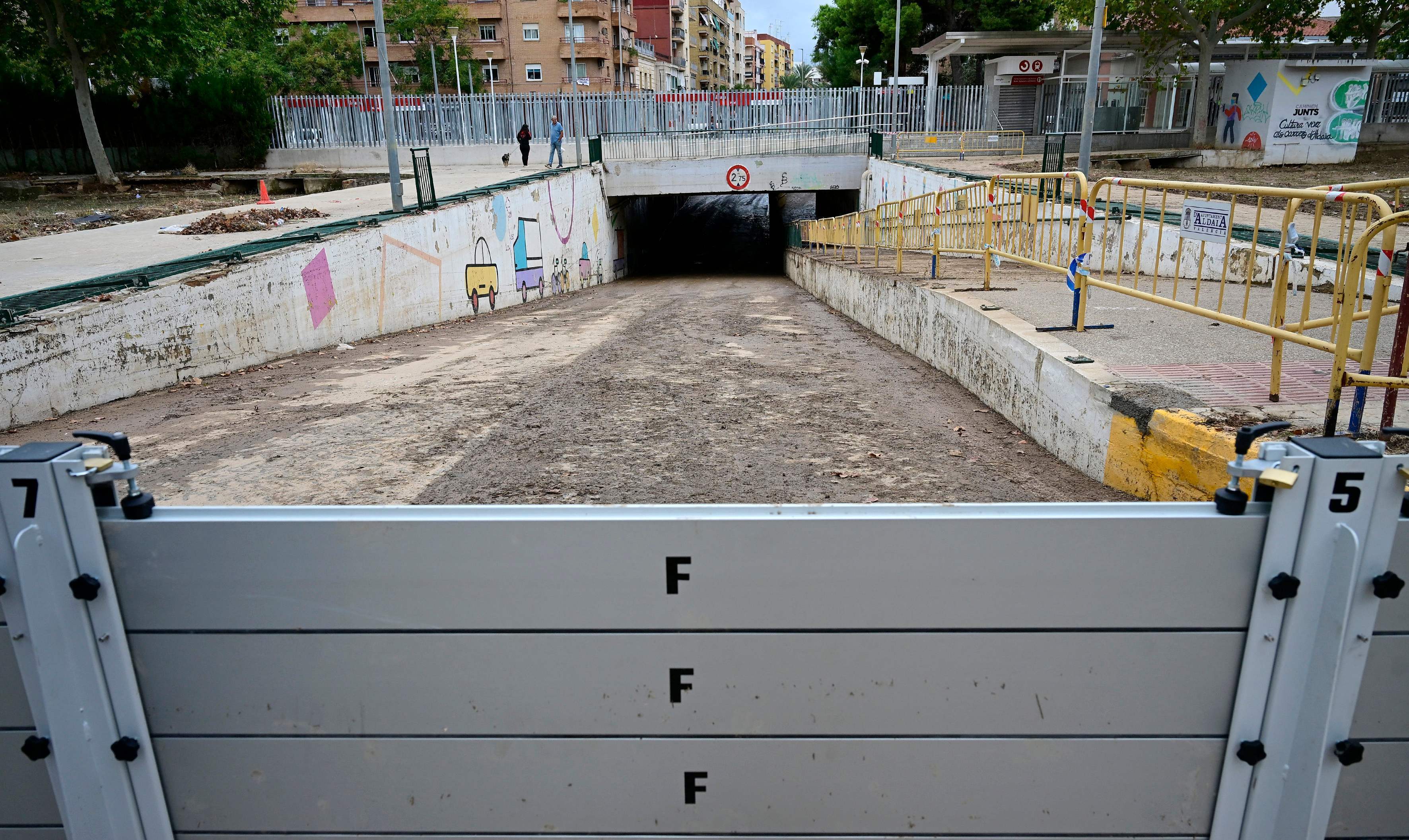 （外代一线）西班牙巴伦西亚：严防洪灾