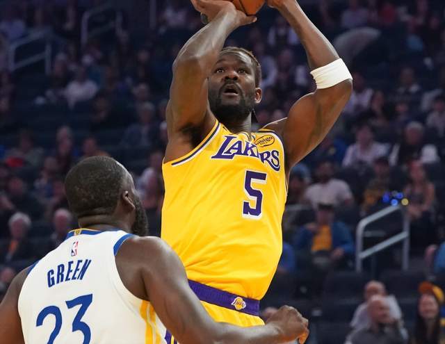 在(zài)揭(jiē)幕战惨败金州勇士后，湖人或考(kǎo)虑拿下籃(lán)网32+22怪兽中锋