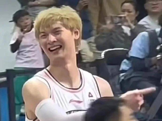 重磅加盟！你好，CBA！冠军外援(yuán)二次联手張(zhāng)镇麟(lín)