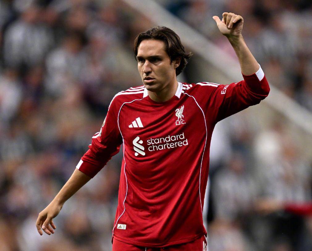 薩(sà)尔双响攻陷(xiàn)安菲尔德，水晶(jīng)宫3-0兌(duì)现豪(háo)言(yán)，单赛季三杀利(lì)物浦(pǔ)