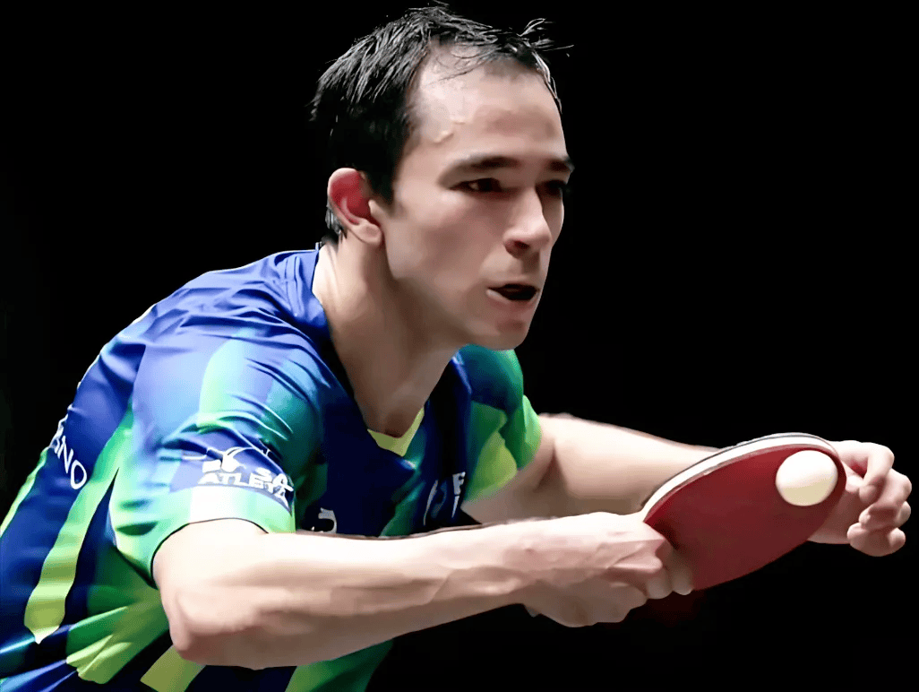 德国冠(guān)军赛再爆冷!世界杯男单冠(guān)军出局,法国老将3-1掀翻雨果(guǒ)