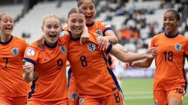 朝(cháo)鲜U17女(nǚ)足(zú)3-0荷兰衛(wèi)冕世界杯 朝(cháo)鲜足(zú)球拼搏(bó)精神值得肯定(dìng)