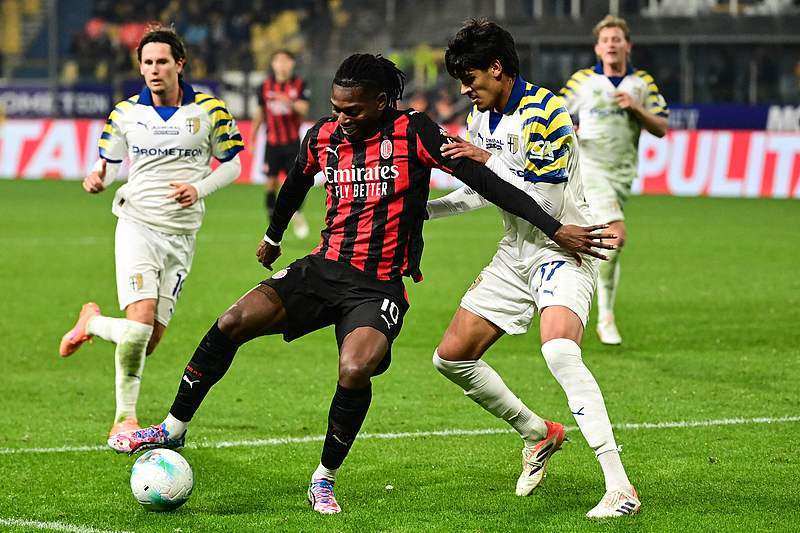 AC米兰2-2帕尔马 莱奥建功