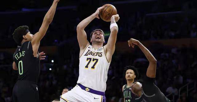 洛杉矶湖人在主场以133-121大胜新奥尔良鹈鹕 收获7连胜