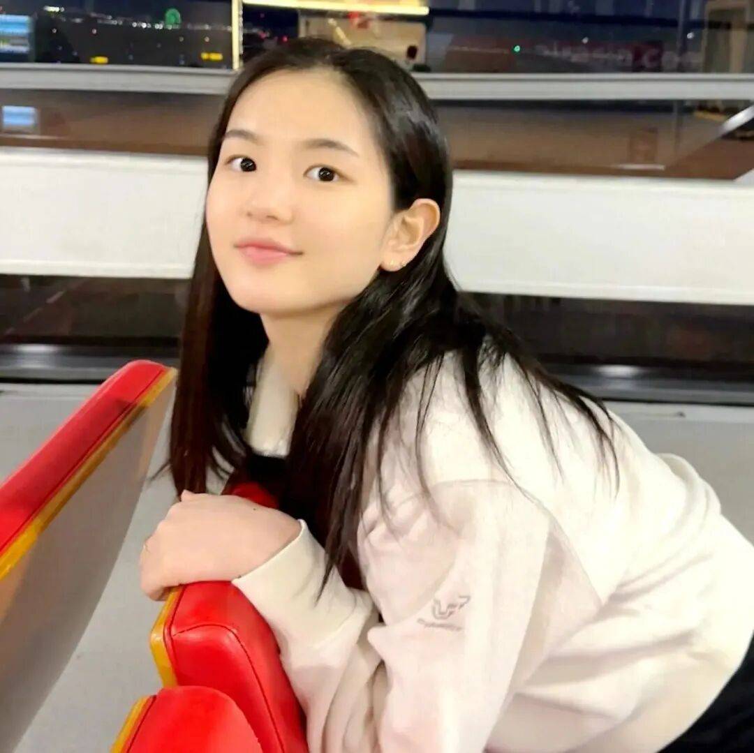 封神！乒乓球世界杯亚军美到犯规，雪肤花貌惊艳全网，颜值实力并存的“双冠王”