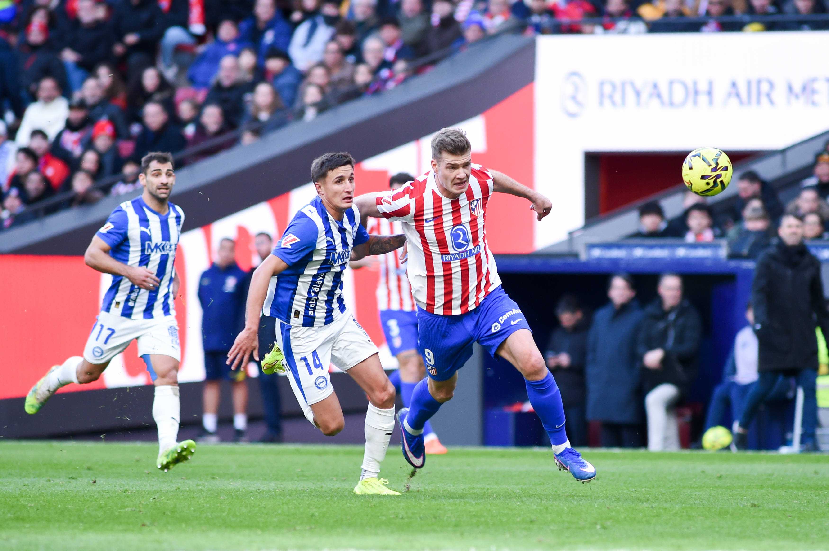 （躰(tǐ)育）足(zú)球——西甲：马德里竞技(jì)胜阿(ā)拉维斯