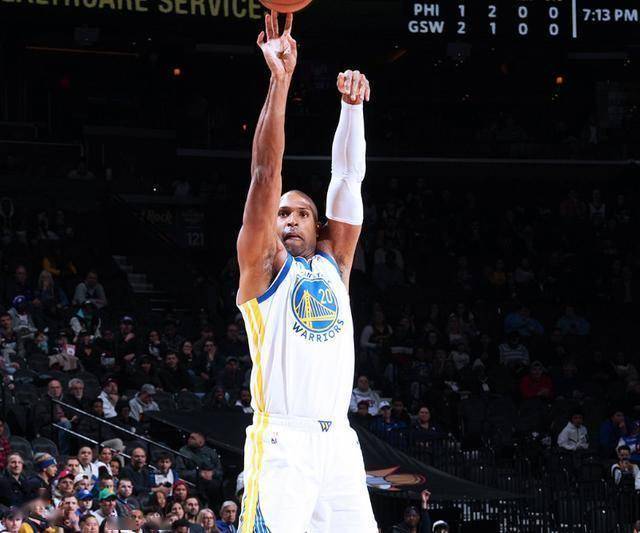 NBA常规赛金州勇士(shì)客场98-99費(fèi)城76人 马克西(xī)35分