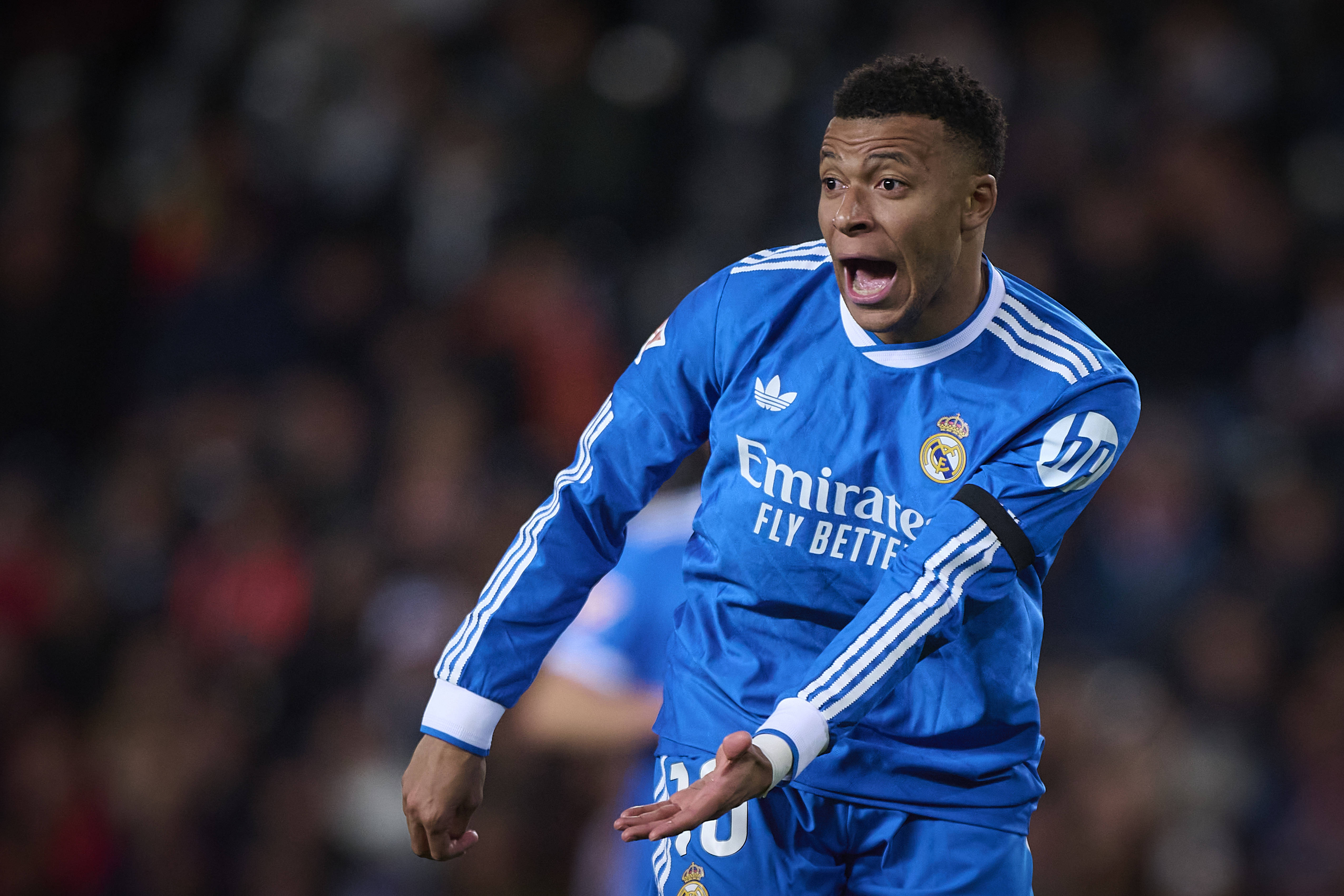 （体育）足球——西甲：皇马胜瓦伦西亚